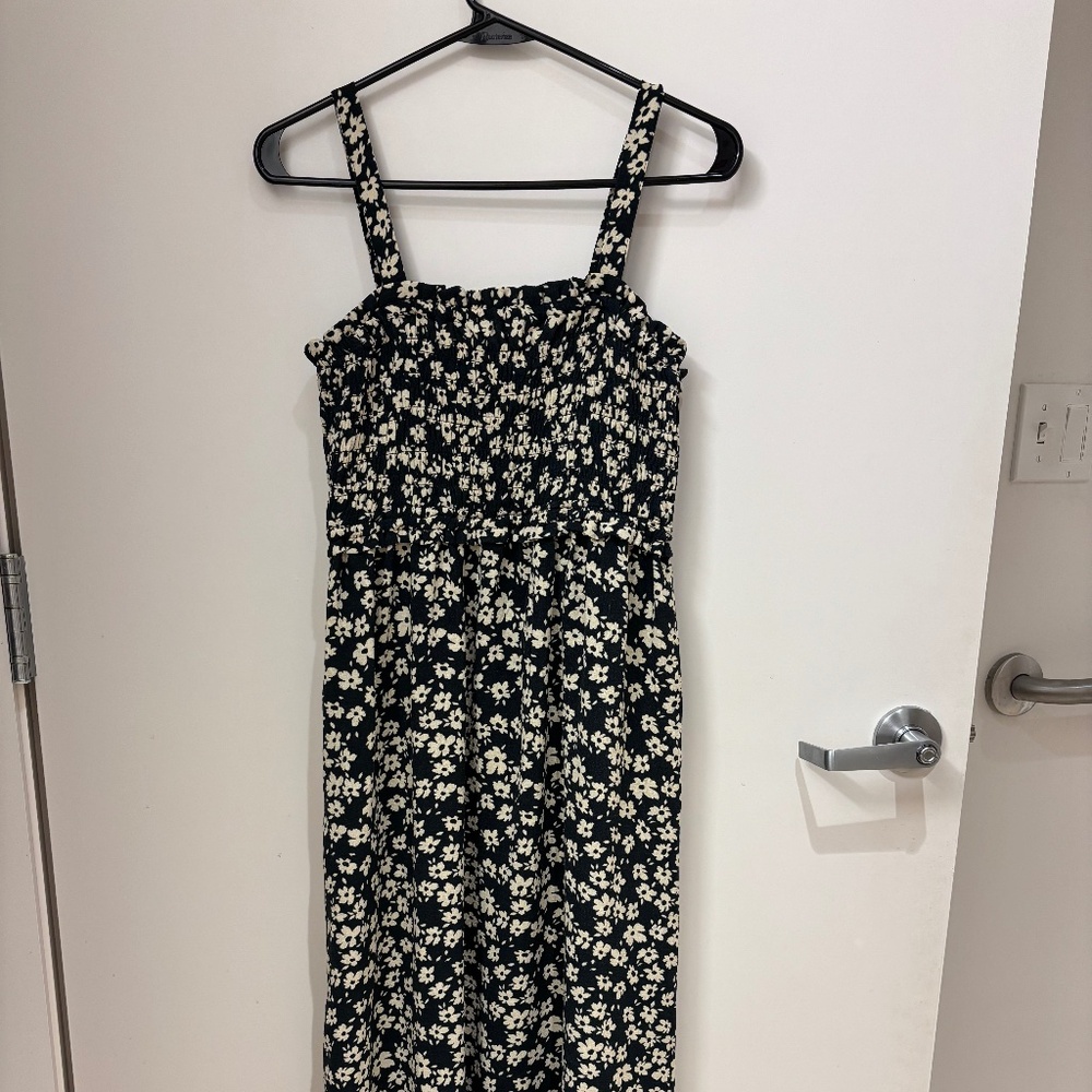 Ingrid & Isabel Maternity Smocked Flower Sundress w/ Pockets Black & Cream Small